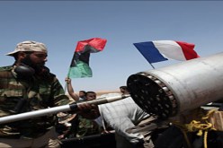 فرنسا ترمي‮ ‬أسلحة لثوار ليبيا قرب الحدود مع الجزائر
