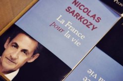 ساركوزي يصدر كتابا جديدا ويدعو إلى إعادة مراجعة إتفاقية الهجرة بين الجزائر وفرنسا