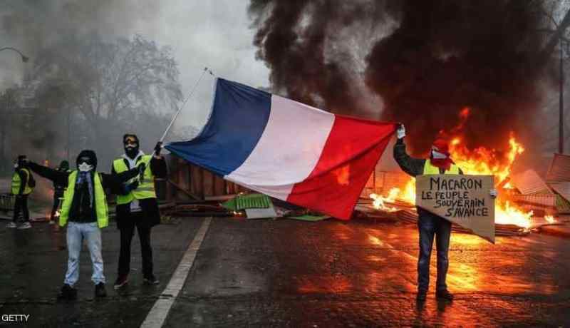 وزير الداخلية الفرنسي: نبحث فرض حالة طوارئ على خلفيات احتجاجات باريس