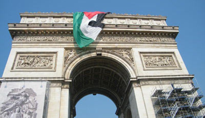 مئات المتظاهرين في باريس ينددون بالغارات الاسرائيلية على غزة