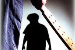 يضرب أخت زوجته بعصا لغيضه من تواجدها الدائم في منزله بوهران