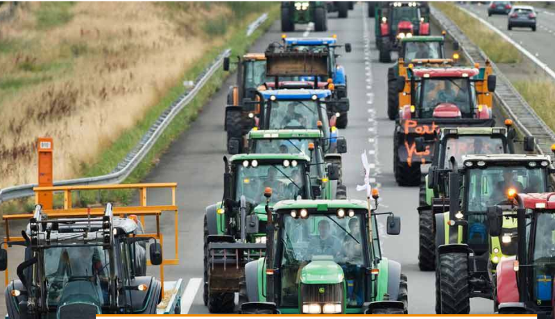 أزيد من 200 جرار فلاحي في شوارع ليون الفرنسية إحتجاجا على وضعيتهم