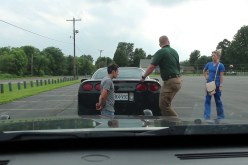 بالفيديو .. شرطي يوقف سائقا وصديقته لسبب غير متوقع