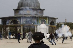 مواجهات عنيفة بين مصليين و شرطة الاحتلال الإسرائيلي في القدس