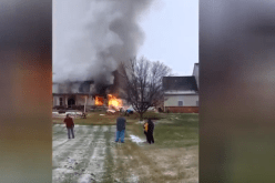 بالفيديو.. طائرة تسقط على منزل وتخلف قتلى بأمريكا