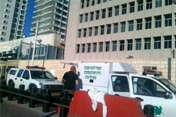 إسرائيلي يطعن حارسا بسفارة واشنطن