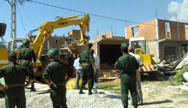 هدم 23 بناية غير شرعية بسكيكدة