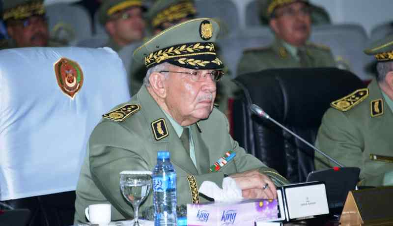 قايد صالح : “الجيش يقوم بمهام عظيمة خدمة لبلاده وشعبه”