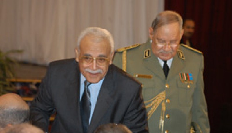 شهادة الفار على مول الدار!