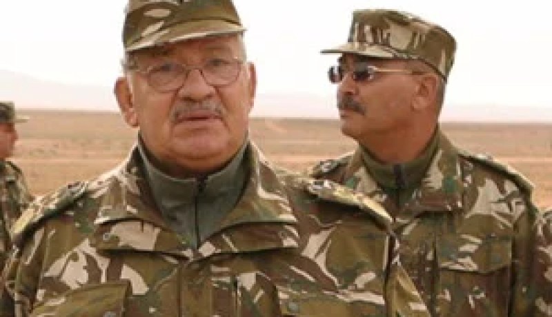 قائد القطاع العسكري يتحرى في كيس مشبوه