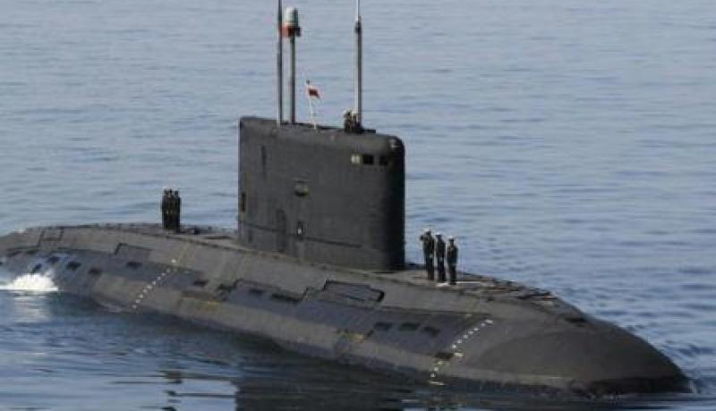 وزير الدفاع الإيرانى يكشف عن تدشين غواصة مصنعة محليا
