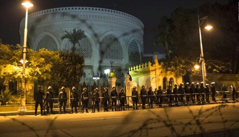 مصر: اعتقال 12 بمحيط القصر الرئاسي بعد استهدافه بمولوتوف
