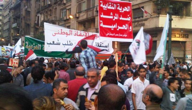 تواصل اشتباكات التحرير ومرسي لن يتراجع