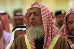 مفتي السعودية يشيد بالقرضاوي ويدعو للتحرك ضد حزب الله