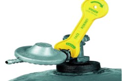 شاب يحاول قتل والدته خنقا بالغاز لأنها رفضت بيع منزلها