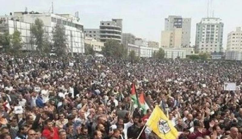 بالفيديو.. مظاهرات حاشدة في غزة بسبب التقشف