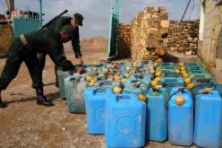 اكتشاف عشرات البراميل ردمها مهربو الوقود في الرمال