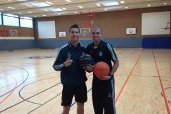 رونالدو يتفوق على المدافعين في كرة السلة أيضا