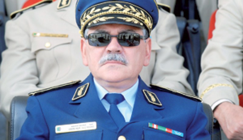 الرئيس يُنهي مهام اللواء محمد بعزيز قائد قوات الدفاع الجوي عن الإقليم