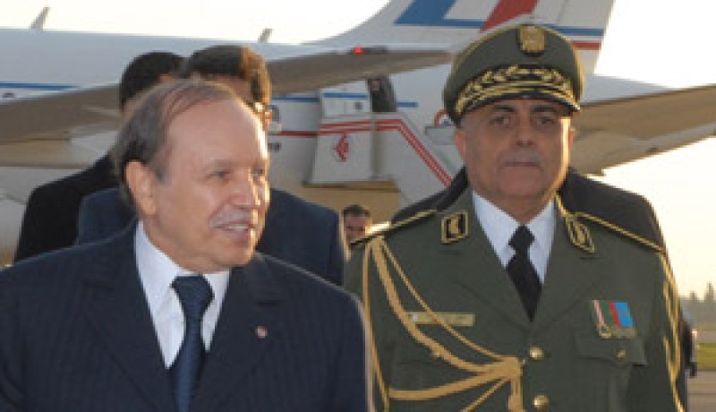 قائد الأركان الجنرال حقيقي يخلفه على رأس الجهاز بالنيابة:بوتفليقة ينهي مهام الجنرال غريد قائد الحرس الجمهوري