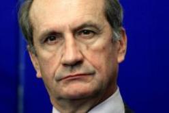 عبارات لونغي و حركته المهينة للجزائر تثير الاستياء في فرنسا