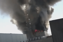 بالفيديو حريق مهول بوحدة صناعة المكيفات الهوائية لكوندور ببرج بوعريريج