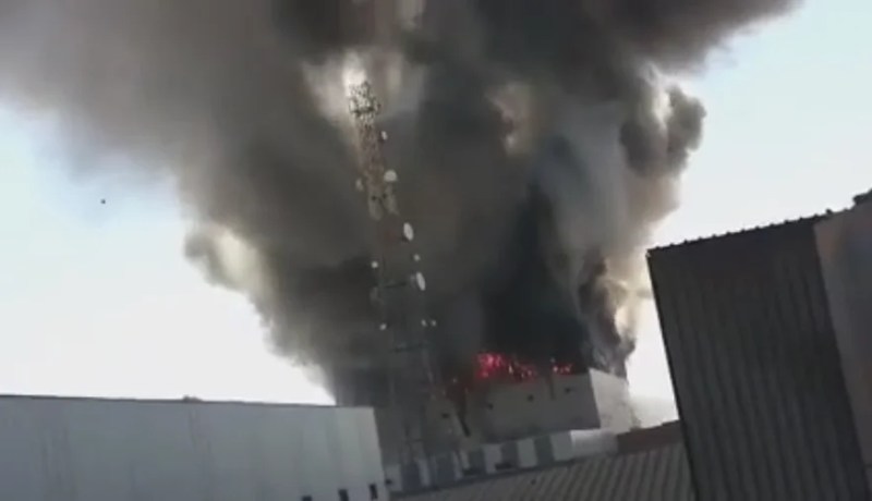 بالفيديو حريق مهول بوحدة صناعة المكيفات الهوائية لكوندور ببرج بوعريريج