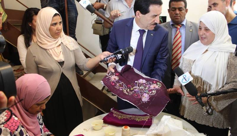 بالصور عمار غول يتفقد معرض الحرفيين بالجزائر