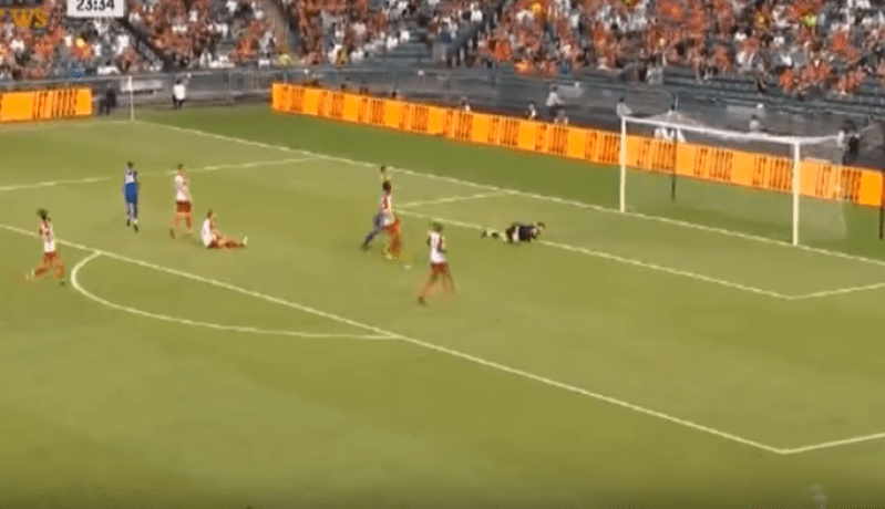 بالفيديو ….محرز يسجل أول هدف “صيفي” مع الثعالب