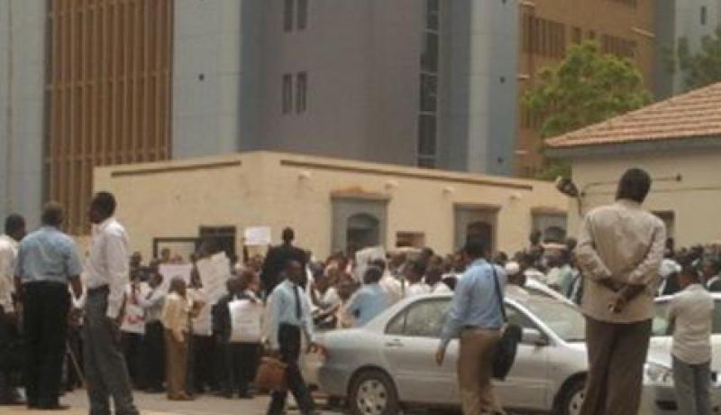 وقفة لمحامين بالسودان احتجاجا على القمع