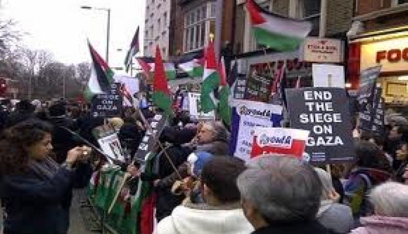 اعتصام عشرات النشطاء الروس أمام السفارة الإسرائيلية تضامنا مع الشعب الفلسطيني