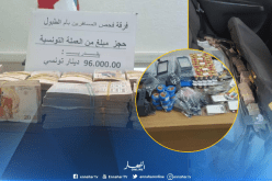 بالصور..احباط تهريب 96 ألف دينار تونسي واكسسوارات هواتف بأم الطبول