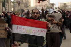 المتظاهرون المصريون يبدأون التوافد الى ميدان التحرير استعدادا لجمعة الرحيل