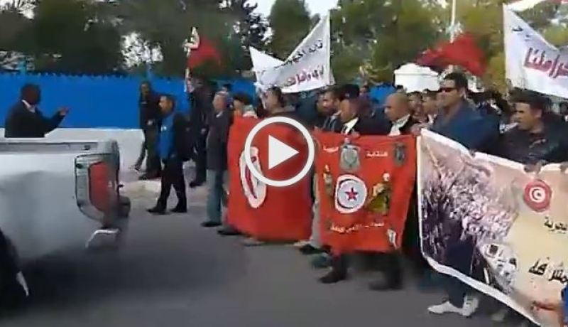 أعوان الشرطة يتظاهرون من أجل تحسين أوضاعهم في تونس