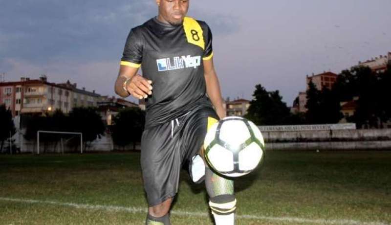 في أغرب صفقة.. غاني ينتقل إلى تركيا مقابل 4.5 لترات زيت زيتون