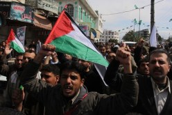 مسيرة في غزة تطالب بانهاء الانقسام الفلسطيني