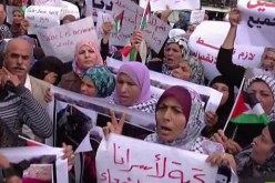 غزة.. مسيرة نسائية تطالب بإنهاء الانقسام الفلسطيني