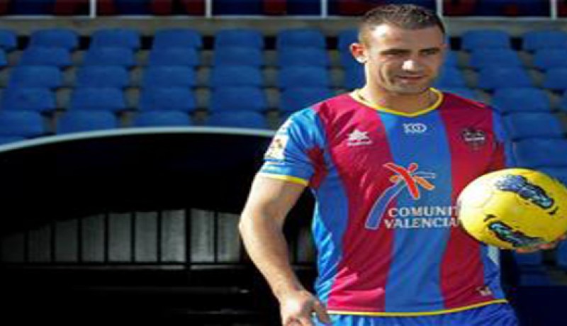 عبد القادر غزال يشارك لأول مرة كأساسي مع نادي ليفانتي