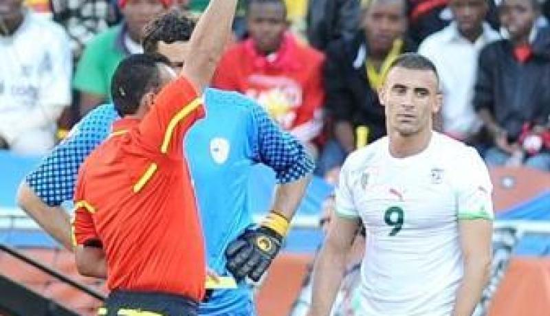 غزال احدث فوضى عارمة بعد اللقاء وكسر كل شيىء في غرف الملابس