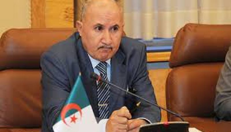 عرض عدة قوانين على البرلمان خلال الدورة