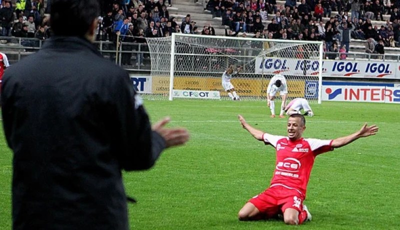 غيلاس‮ ‬ينهي‮ ‬موسمه مع ريمس بحلاقة على طريقة‮ “‬ويليام ولاس‮” ‬ويفتخر بأصوله القبائلية