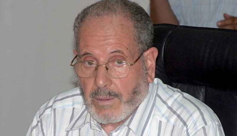 غلام الله يجمد منح الأئمة