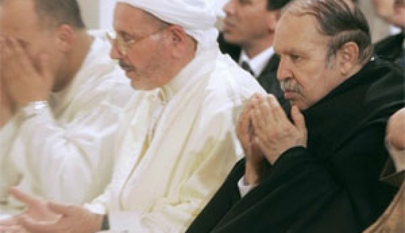 غلام الله: “المساجد بريئة من الأفكار المتطرفة وتحررت نهائيا من الإرهاب”