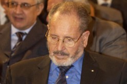 مكبر صوت المسجد فوق حانة