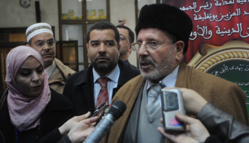 ''زيادات في أجور الأئمة تتـراوح بيـن  01 آلاف و 52 ألـف دينار''