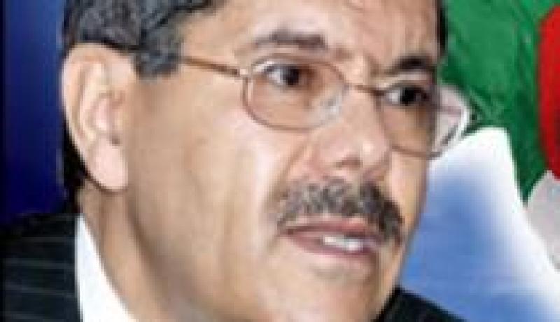 سعدان يطلق خطاباته الانبطاحية يلمح إلى مفاجأة سارة ضد مصر ويطمئن الجزائريين