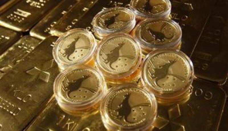 استقرار الذهب بسبب ضعف الدولار وتوقعات بتراجع الاسعار