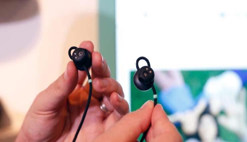 “غوغل” يطرح سمّاعة ذكية تترجم 40 لغة  