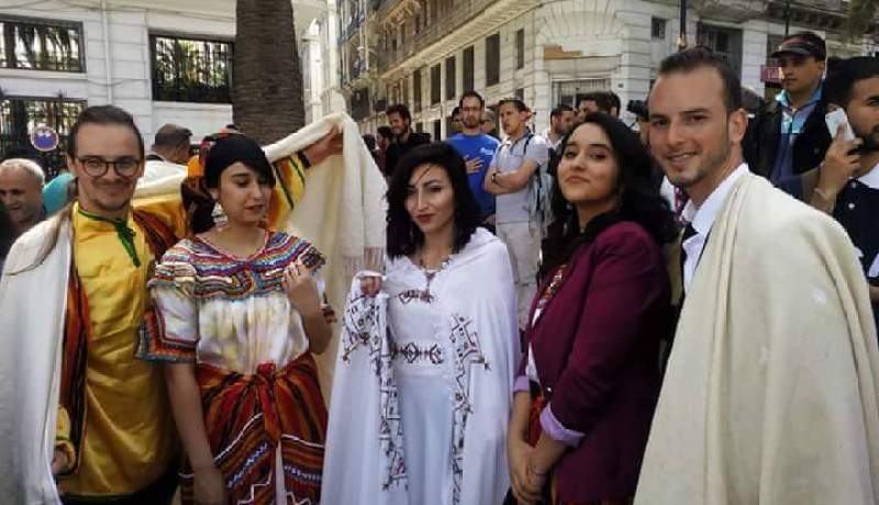 بالصور..هكذا احتفلت العاصمة بيوم التنورة القبائلية