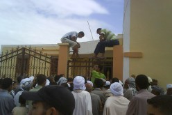 مستفيدون من 250 سكن ترقوي مدعّم يحتجّون أمام مقر ولاية غليزان